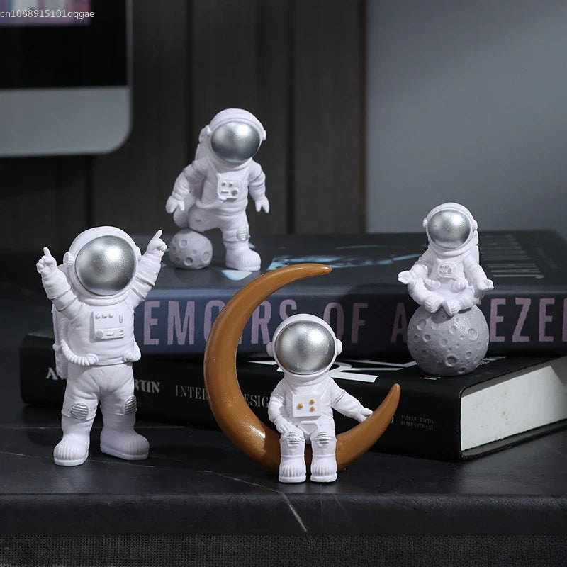 Zestaw 4 figur astronautów, dekoracja biurkowa, zabawka edukacyjna