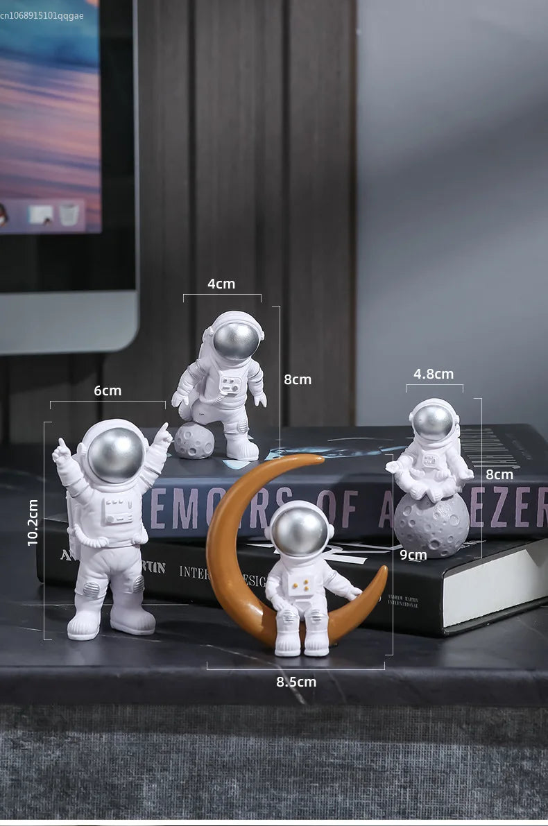 Zestaw 4 figur astronautów, dekoracja biurkowa, zabawka edukacyjna